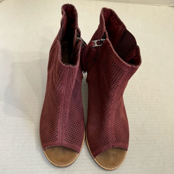 TOMS Majorca Boots Size 7.5 Block Heel Open Toe Burgundy Suede Bootie - Picture 3 of 16